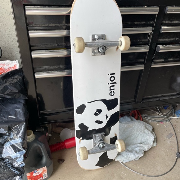 Enjoi skateboard complete. 7.75” with tensor trucks and enjoi wheels - Picture 4 of 10